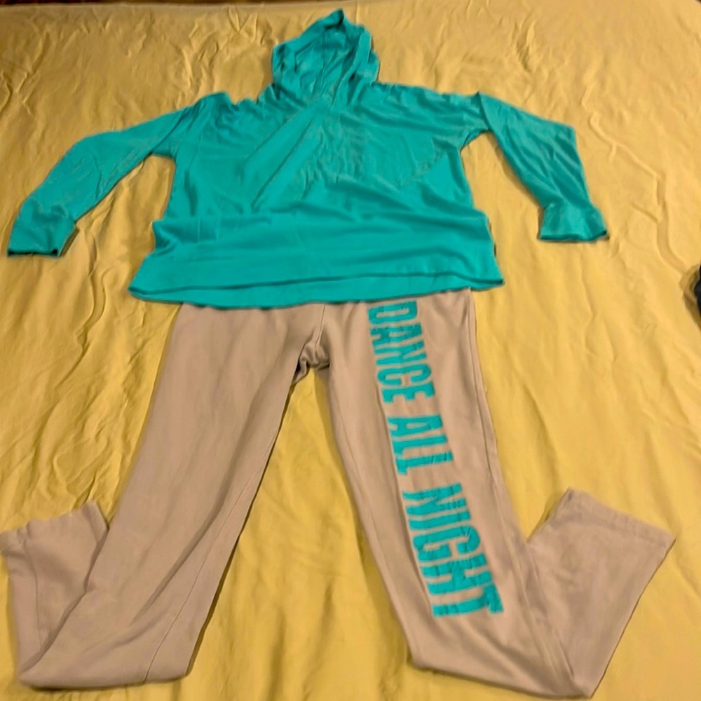 💦💦💦Cute and comfy 2-piece lounge wear "Dance All Night" logo on left leg!